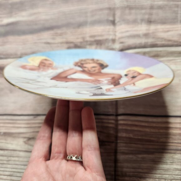 Marilyn Monroe Beauty Secrets Collector Plate by Delphi Bradbury 1994 - Picture 3 of 7